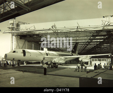 Die Convair 880 ist ein ehemaliges US-amerikanisches Schmalkörper-Jet-Flugzeug, das von 1959 bis 1962 von Convair produziert wurde. Er wurde für die Boeing 707 und Douglas DC-8 entwickelt und verfügte über vier Unterflügelturbojets und Platz für etwa 110 Passagiere. Aufgrund der geringen Nachfrage wurden nur 65 Einheiten gebaut, die hauptsächlich von Fluggesellschaften wie Trans World Airlines und Delta Air Lines betrieben wurden. Stockfoto