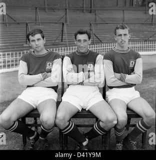 Aston Villa FC Fußballer LtoR Lew Chatterley, James Jimmy MacEwan, Ken Fencott Stockfoto