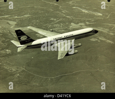 Die Convair 880, ein von Convair in den späten 1950er Jahren entwickeltes Jet-Flugzeug, wurde entwickelt, um mit der Boeing 707 und Douglas DC-8 konkurrieren zu können. Mit einer Passagierkapazität von rund 110 Fahrgästen hatte sie aufgrund ihres begrenzten kommerziellen Erfolgs eine relativ kurze Produktionsdauer. Dennoch wurde es in den 1960er Jahren von verschiedenen Fluggesellschaften für den Passagierverkehr genutzt Stockfoto