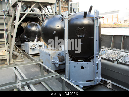 Seeminen an Bord der Minenleger Keihässalmi, derzeit ein Museumsschiff der finnischen Marine in Turku. Stockfoto