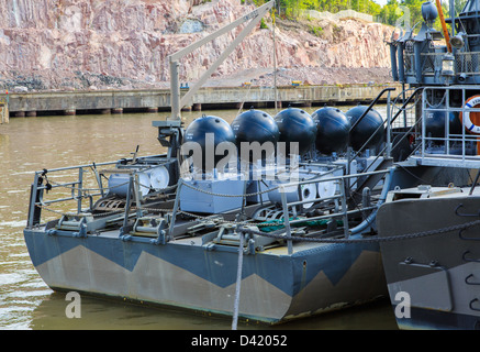 Seeminen an Bord der Minenleger Keihässalmi, derzeit ein Museumsschiff der finnischen Marine in Turku. Stockfoto