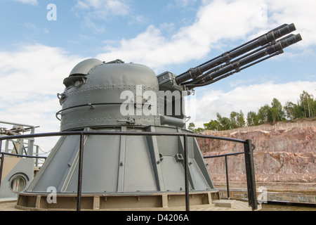 Zwei 30 mm AK-230 Nikolajew Kanone montiert in einem Turm der Minenleger Keihässalmi der finnischen Marine. Stockfoto