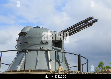 Zwei 30 mm AK-230 Nikolajew Kanone montiert in einem Turm der Minenleger Keihässalmi der finnischen Marine. Stockfoto