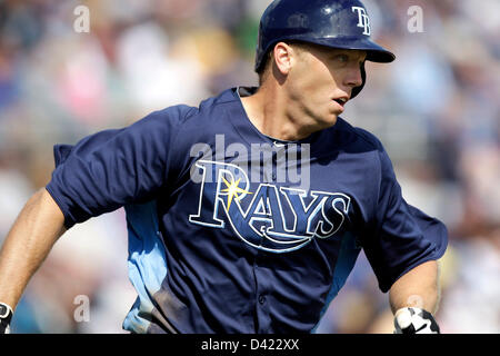 1. März 2013 - Dunedin, Florida, USA - wird VRAGOVIC | Zeiten. Der Strahlen Shelley Duncan rundet die Grundlagen nach der Kollision mit einer Homers während der Frühlings-Training-Spiel zwischen den Tampa Bay Rays und der Toronto Blue Jays in Florida Auto Exchange Stadium in Dunedin, Florida auf Freitag, 1. März 2013. Die Strahlen verlor 5: 4 für die Blue Jays zu verlieren. (Kredit-Bild: © Willen Vragovic/Tampa Bay Times/ZUMAPRESS.com) Stockfoto