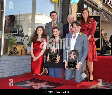 Maria Burton, Michael Sheen, David Rowe-Beddoe, Morgan Ritchie, Charlotte Ritchie bei der Induktion Zeremonie für Stern auf dem Hollywood Walk of Fame für Richard Burton, Hollywood Boulevard, Los Angeles, CA 1. März 2013. Foto von: Elizabeth Goodenough/Everett Collection Stockfoto