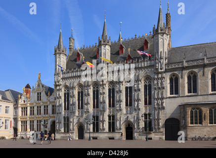 Die reich verzierten 14. Jahrhundert gotische Rathaus Fassade und 16. Jahrhundert Renaissance alten Standesamt in Burgplatz, Brügge, Belgien Stockfoto