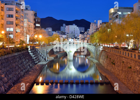 Megane (Brille) Brücke in Nagasaki, Japan stammt ursprünglich aus dem Jahre 1634. Stockfoto