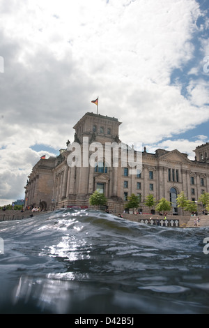 Berlin, Deutschland, die Wellen der Spree im Reichstag Stockfoto