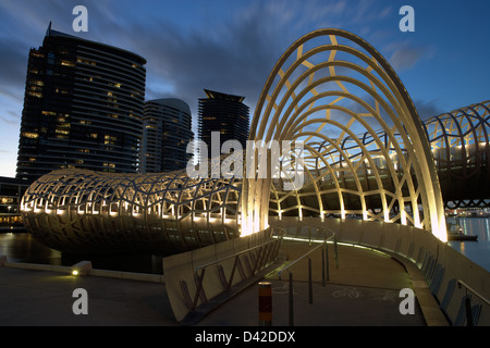 Melbourne, Australien, die Webb-Brücke über den Yarra River in den Docklands Stockfoto