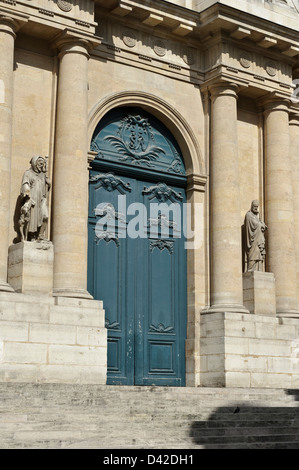 Kirche Saint-Roch Fassade mit Turm und Uhr, Paris, Frankreich. Stockfoto