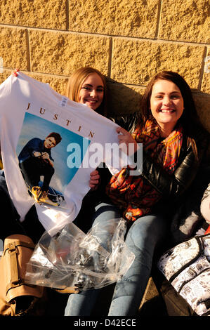 Nottingham.UK.2nd März 2013. Fans in die Warteschlange einige Tage zu sehen, pop-Idol Justin Bieber bei Nottingham Capital FM Aera.Who ihre heute Abend durchführen werden. Bildnachweis: Ian Francis/Alamy Live-Nachrichten Stockfoto