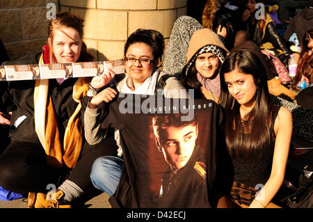 Nottingham.UK.2nd März 2013. Fans in die Warteschlange für Tage, um pop-Idol Justin Bieber bei Nottingham Capital FM Aera.Who ihre heute Abend führt sehen. Bildnachweis: Ian Francis/Alamy Live-Nachrichten Stockfoto