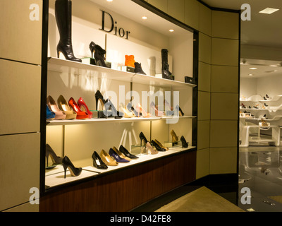 Dior Designer-Schuhe, Bloomingdale's Kaufhaus Interieur, NYC Stockfoto