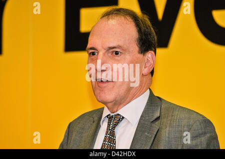 Belfast, Nordirland. 2. März 2013. Simon Hughes, Mitglied des Parlaments für Bermondsey und alte Southwark und stellvertretender Vorsitzender der Liberal-Demokratischen Partei, befasst sich der Allianz-Partei-Konferenz. Bildnachweis: Stephen Barnes/Alamy Live-Nachrichten Stockfoto