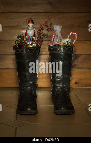 Hiddensee, Deutschland, gefüllte Stiefel auf St. Nikolaus Stockfoto