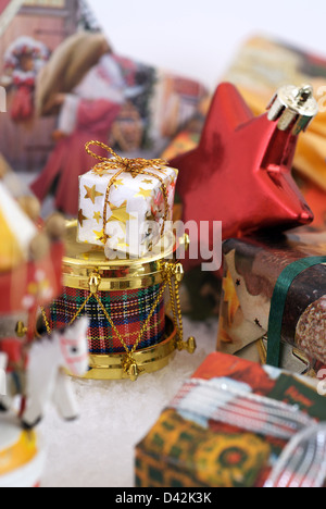 Berlin, Deutschland, verpackt festlich Weihnachtsgeschenke Stockfoto