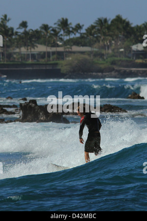 Surfer reiten Welle Hawaii Big Island Pacific Ocean Surf Surfen Stockfoto