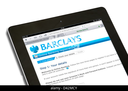 Anmelden bei einer Barclays Bank-Konto auf einem iPad 4, UK Stockfoto