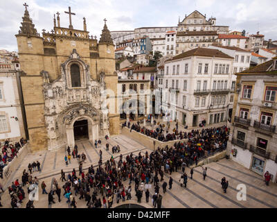 Santa Cruz Kirche und Kloster an der Praça 8 de Maio im Zentrum von Coimbra, Portugal, Europa Stockfoto