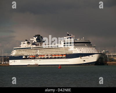 Kreuzfahrtschiff, die Celebrity Constellation in Southampton Hampshire England UK festgemacht Stockfoto