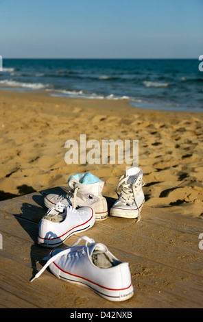 Türkische Republik Nordzypern, Sneakers für Golden Beach Stockfoto