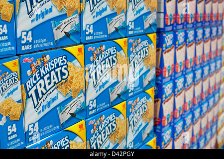 Rice Krispies und Pop-Tarts auf dem Display an einem Costco Wholesale Warehouse Club. Stockfoto