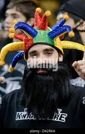 2. März 2013: UCF Student trägt einen Bart zu Ehren UCF vorwärts Keith Clanton (33) auf senior Vorabend 1. Hälfte Mens NCAA Basketball-Spiel Action zwischen die Memphis Tigers und die zentralen Florida Ritter im UCF Arena in Orlando, Fl. Stockfoto