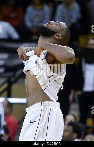 2. März 2013: UCF vorwärts Keith Clanton (33) reagiert nach 2. Hälfte Mens NCAA Basketball Spiel-Aktion zwischen die Memphis Tigers und die zentralen Florida Ritter. Memphis besiegte UCF 76-67 in der UCF Arena in Orlando, Fl. Stockfoto