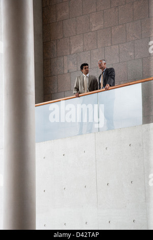 Freiburg, Deutschland, eine Diskussion zwischen Geschäftsleuten Stockfoto