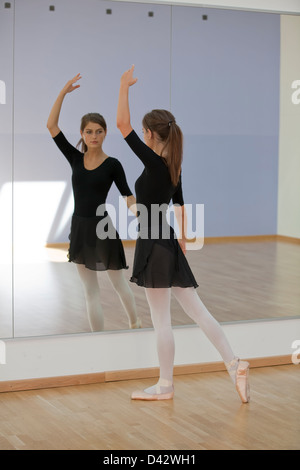 Freiburg, Deutschland, eine junge Balletttaenzerin Stockfoto