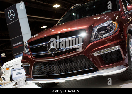Mercedes-Benz Fahrzeuge auf dem Display auf der 2013 Automobilmesse in Washington, DC. Stockfoto