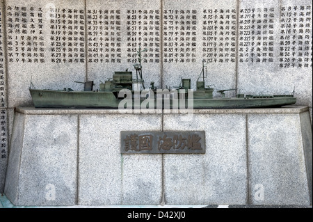 Zweiter Weltkrieg-Denkmal am Yasukuni-Jinja Shrine Seeleute verloren ihr Leben an Bord Schlachtschiffe während Pazifischer Krieg gewidmet. Stockfoto