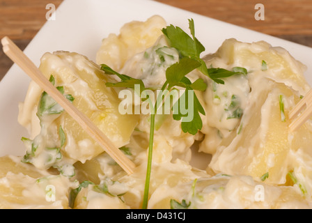 Kartoffeln in Knoblauch-Sauce, eine klassische spanische tapa Stockfoto