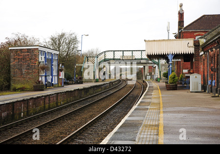 Ein Blick auf den Bahnhof auf die Wherry Zeilen am Acle, Norfolk, England, Vereinigtes Königreich. Stockfoto