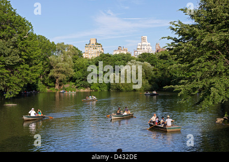 Ruderboote auf dem See, Central Park, Manhattan, New York City, USA Stockfoto