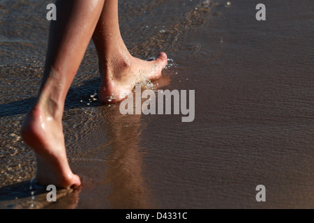 Santa Margherita di Pula, Italien, Detail Füße am Strand Stockfoto