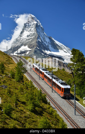 Die Gornergratbahn ist lange Messgerät Berg Zahnradbahn. Er führt von Zermatt (1604 m), bis zu den Gornergrat. Stockfoto