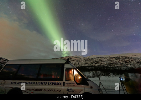 Nordlicht Aurora Borealis geführte Tour Fahrzeug in der Nähe von Tromsø in Norwegen Nordeuropa Stockfoto