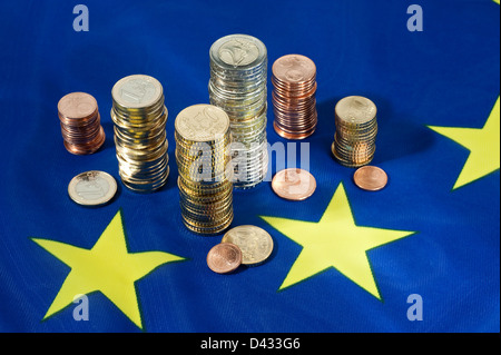 Hamburg, Deutschland, auf eine europäische Flagge Euromuenzen Stockfoto