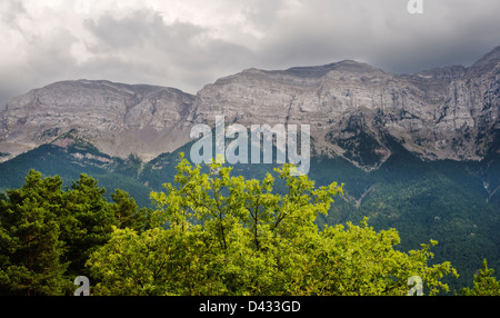 Die Bergkette der Serra del Cadi in der Nähe von Cava, Katalonien, Spanien Stockfoto