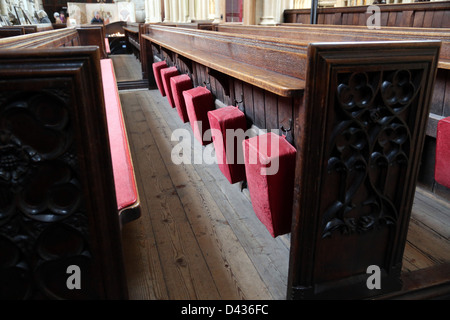 Bath Abbey, im Bad eine Kirchenbank Stockfoto