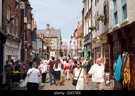 Kirche-Straße, Whitby, North Yorkshire, England, Vereinigtes Königreich. Stockfoto