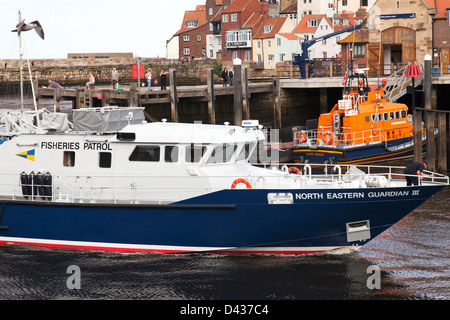 Das North Eastern Guardian III Schutz Patrouille der Fischerei Schiff im Hafen von Whitby, North Yorkshire, England, UK. Stockfoto