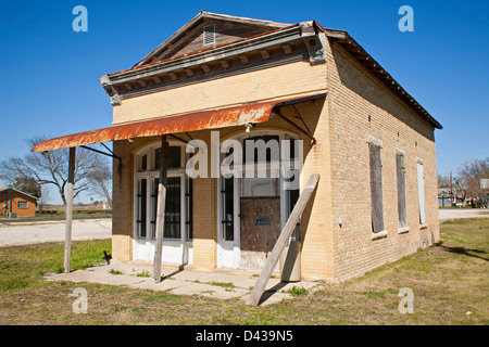 Verlassenen baufälligen Gebäude in kleinen ländlichen Stadt in Texas Stockfoto