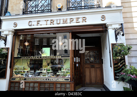 Fassade des G.F.Trumper Friseurladen in Mayfair London Stockfoto
