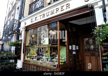 Fassade des G.F.Trumper Friseurladen in Mayfair London Stockfoto