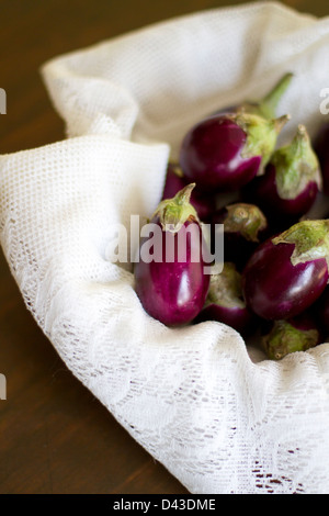 Mehrere indische Auberginen. Stockfoto