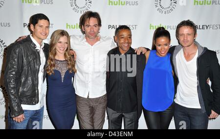 JD Pardo, Tracy Spiridakos, Billy Burke, Giancarlos Esposito, Daniella Alonso, David Lyons im Ankunftsbereich für REVOLUTION Panel am 30. jährlichen Paleyfest William S. Paley Television Festival - PALEYFEST 2013, Saban Theatre in Los Angeles, CA 2. März 2013. Foto von: Dee Cercone/Everett Collection Stockfoto