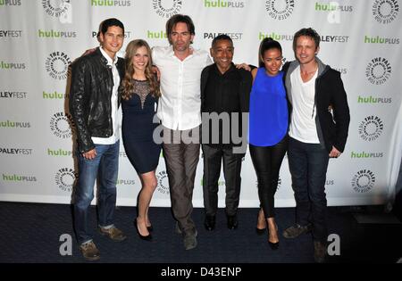 JD Pardo, Tracy Spiridakos, Billy Burke, Giancarlos Esposito, Daniella Alonso, David Lyons im Ankunftsbereich für REVOLUTION Panel am 30. jährlichen Paleyfest William S. Paley Television Festival - PALEYFEST 2013, Saban Theatre in Los Angeles, CA 2. März 2013. Foto von: Dee Cercone/Everett Collection Stockfoto