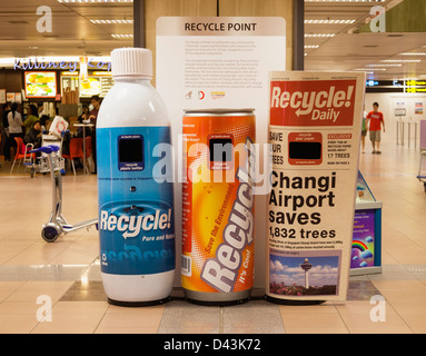 Recycling-Behälter am Singapore Changi International Airport Stockfoto